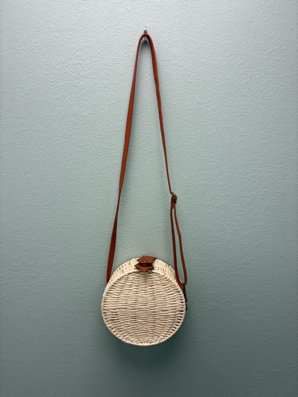 Round Woven rattan Crossbody Bag with Tan Strap